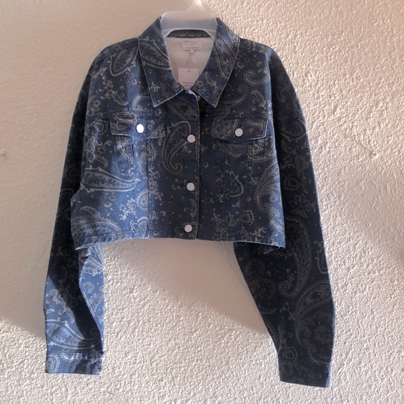WEWOREWHAT Cropped Jean Jacket, Rigid Denim Paisley Print, Sz. M-L /NWT - Picture 3 of 17